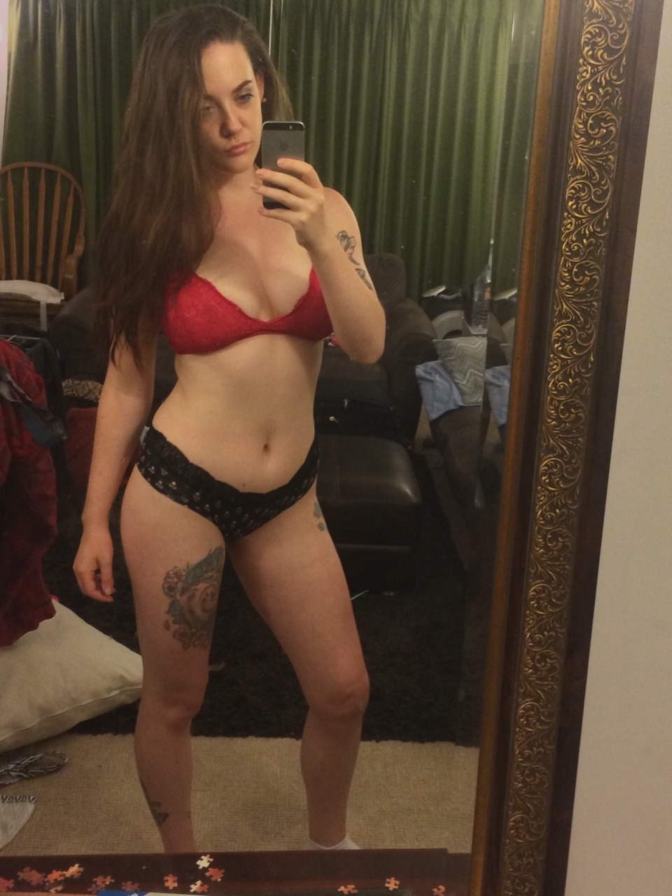 smile-whore:  Mismatched 👀 xo