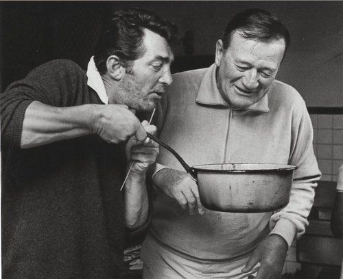oldhollywoodfilms:  Dean Martin and John Wayne cook up some pasta.