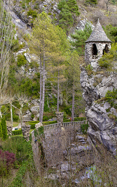 Els Jardins Artigas are a quite unknown gardens designed by Antoni Gaudí in the mountain town of La 