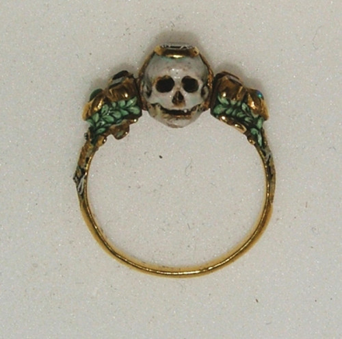 sixpenceee:  This is a Momento Mori Ring. Memento mori is a Latin phrase meaning “remember that you will die.” It also describes mourning jewelry and trinkets popular from the 16th through the 18th centuries. Those mourning the dead would wear these