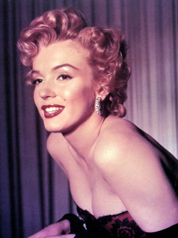 thebeautyofmarilyn:  Marilyn photographed