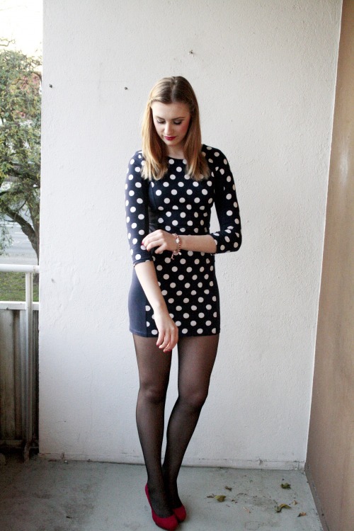 tightsobsession:  fashionmylegs:  http://toolaroola.blogspot.co.uk/  Skin tight polka dot dress with sheer pantyhose and red heels. 
