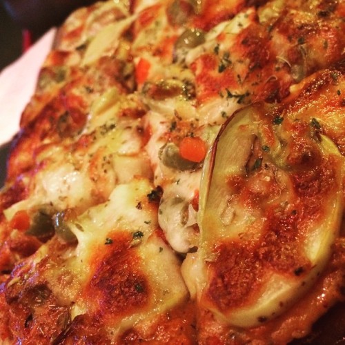 Because Instagram is obviously for food.  Chef chooses 3 of the most random toppings for your pizza.  Think I got apples, olives and pork #drinkloungeandbistro #wildcardpizza  #foodporn  #tbt  (at Drink Lounge & Bistro)