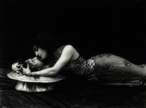 sakrogoat:Lyda Borelli as Salomé (Oscar Wilde)