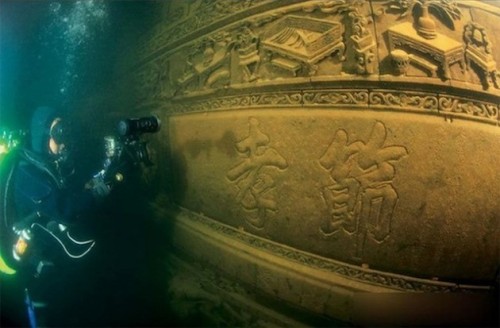 jedavu:LOST CITY FOUND UNDERWATER IN CHINAQiandao Lake is a man-made lake located in Chun’an County,