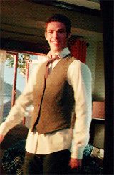 theflashdaily:  ‘So how does a superhero get ready for a date?Same as everybody