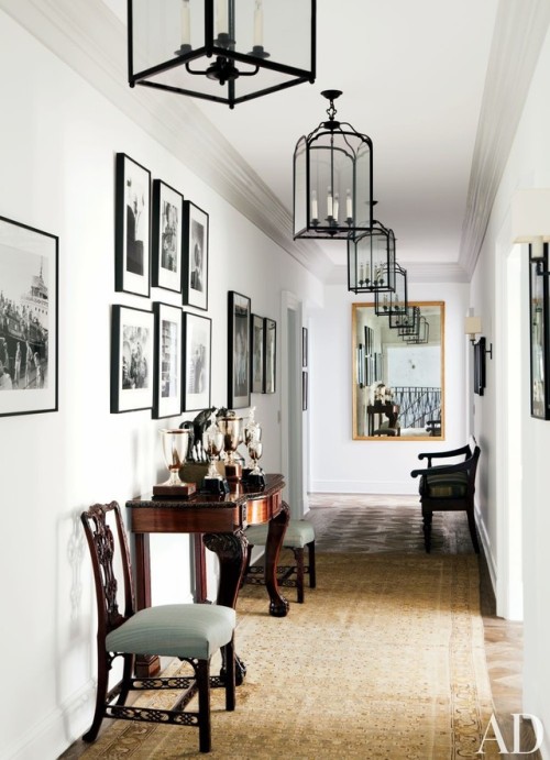 Posted : tinamotta.tumblr.com  Fonte : AD DesignFile  - traditional staircase  hallway waldos design
