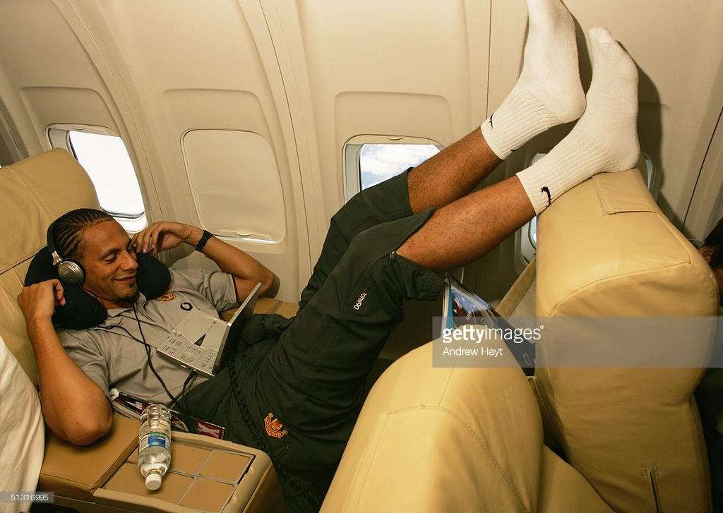 sockjersey:  Love road trips with dudes that kick their shoes off….. 