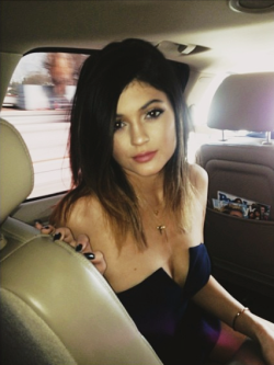 torontobitchxo:  her hair cut is just amaaaazing on her omg  I think her boobs are much more amazing.