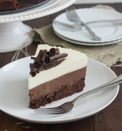 wehavethemunchies:  Triple Chocolate Mousse Cake  *drool*