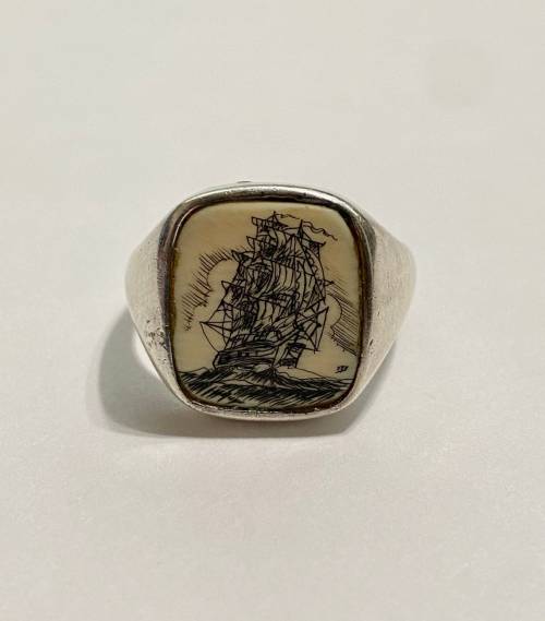 allaboutrings:Vintage 10k Gold Faux Scrimshaw Sailboat Ring