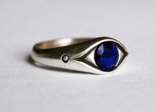 figdays:Lapis Lazuli and Pearl Eye Ring //jennifertullwestberg 