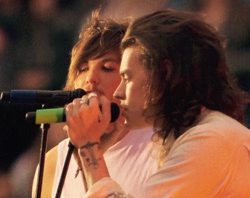 annayolome: Harry and Louis. Oslo 19.06