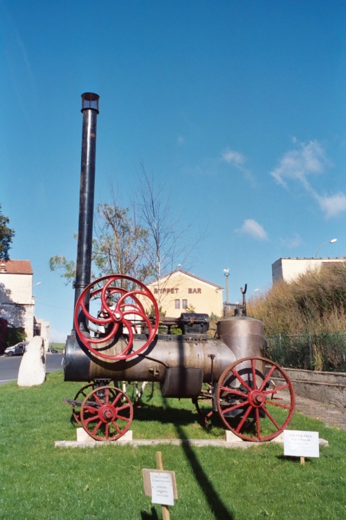 Machine à vapeur agricole, “Locomobile,” Cantal, France, 2005.Failed to note the name of the hamlet 