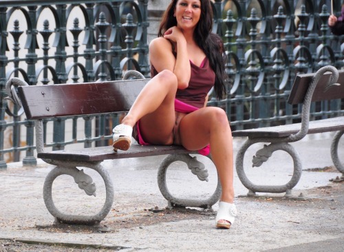 girlsgoingcommando3:  No panty joys