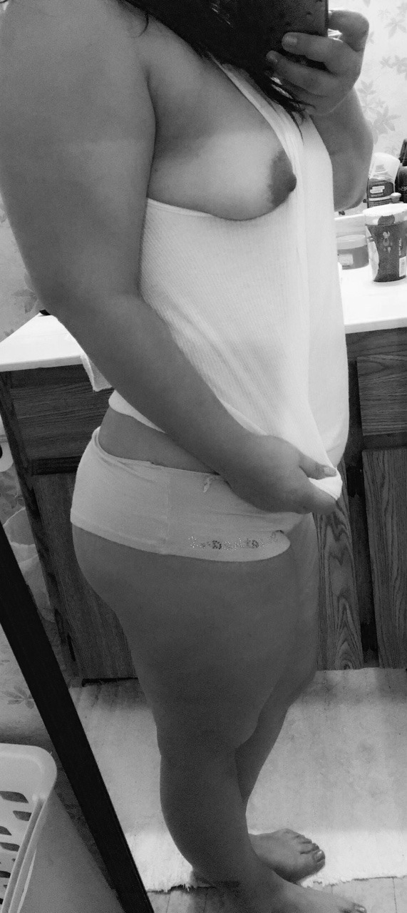 madballz69:  pleasantly-pervy-people:  pleasantly-pervy-people:  Black and white…