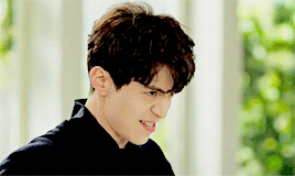 banghae:“Someone..can’t even make a call because he doesn’t have a name. And those two..“