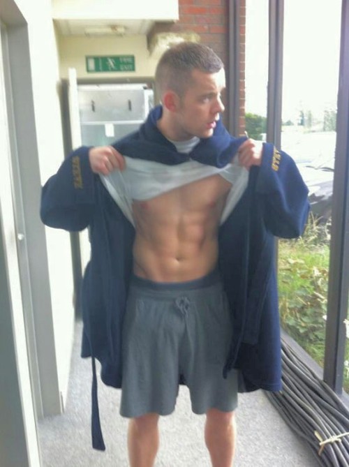 hotfamous-men:  Russell Tovey