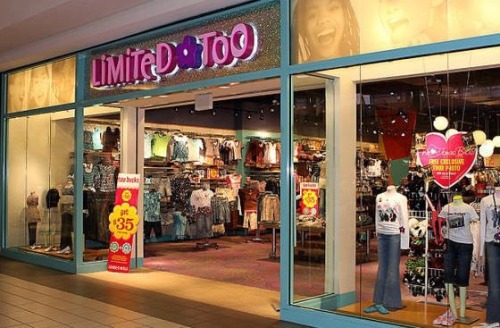 smolllboy:RIP 90s mall stores OMG I&rsquo;m so way to old