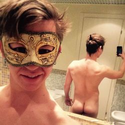 zacockenden:  #HappyNewYear bathroom #selfie