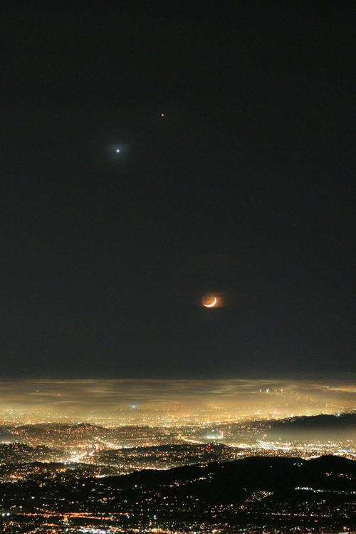 plasmatics:  The Moon, Venus and Jupiter over Los Angeles By Karma Decay [via/more] 