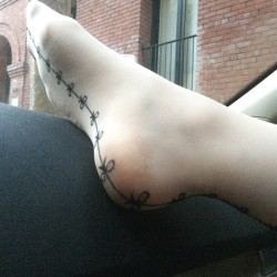 hoseb4bros:  #Bows on my #feet! 🎀🎀🎀#hosiery