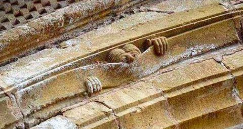 pagewoman:Medieval humour c1050Abbey of Sainte Foy, Conques, France via litera scripta