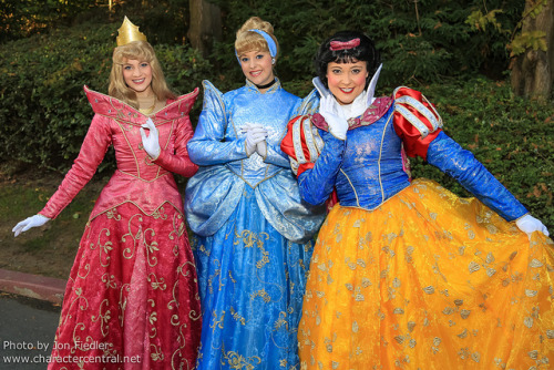 DLP Halloween 2012 - Meeting the Princesses by PeterPanFan on Flickr.