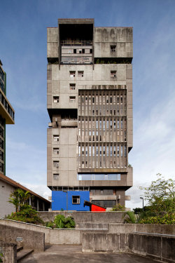 kawahineaihonua:  brutalism in costa rica,