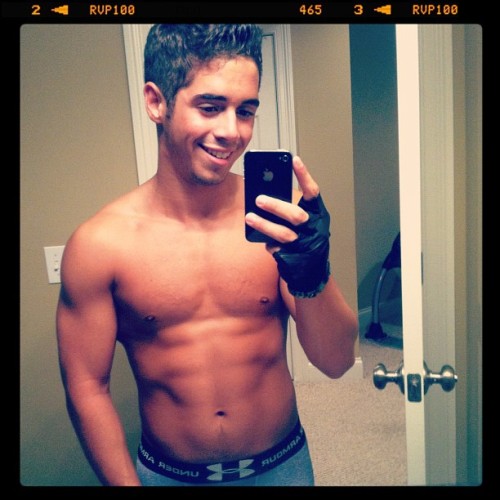 instaguys:  Guys with iPhones Source: gwip.me 