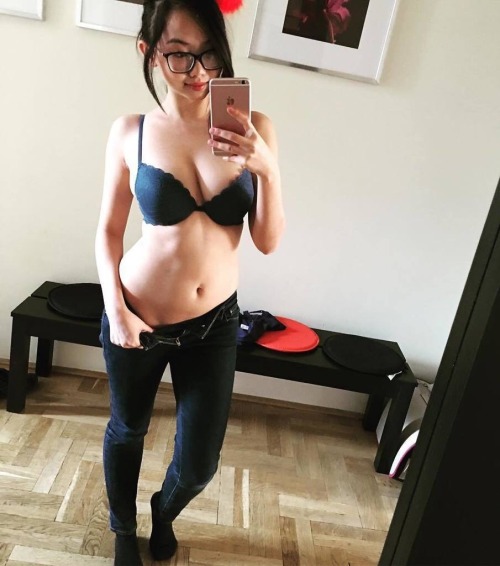 imanaughtybabe: long time no see guysss