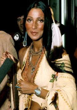 Identity-Co:  Cher 70S 
