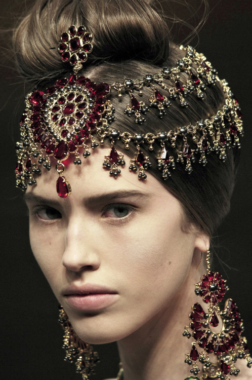 fuckyeahalternativefashion:Alexander McQueen