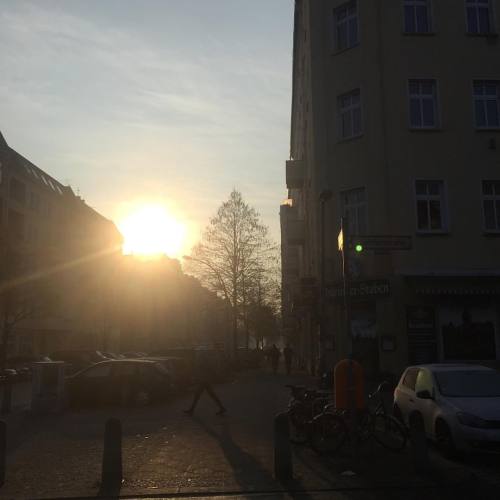 All we need is sun &amp; love #sun #sunrise #stargarder #corner #dunker #prenzlauerberg #berlin (at 