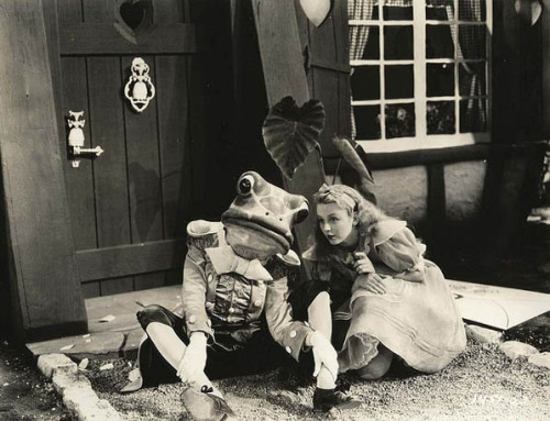 octobredame:sixpenceee:Scenes from the 1933 version of Alice in the Wonderland.How horrifying