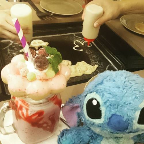 #stitch #eats #freakshake #milkshake #pink #donut #pancakes #taipei #taiwan #foodie #travels