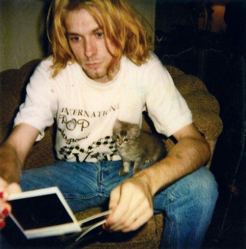 imcreepingdeath99: Kurt and his cats