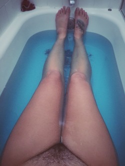 wander-womann:  I am sitting in this bath