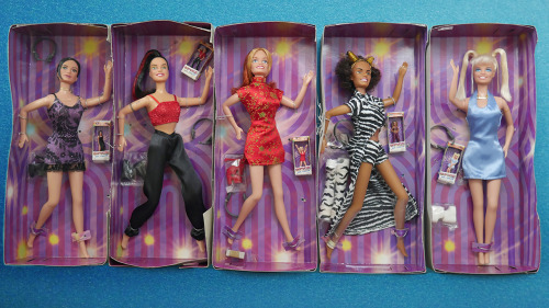 Spice Girls On Tour Dolls[Galoob 1998] Unboxing / Mood Tableyoutu.be/VgO_VNYdt8s