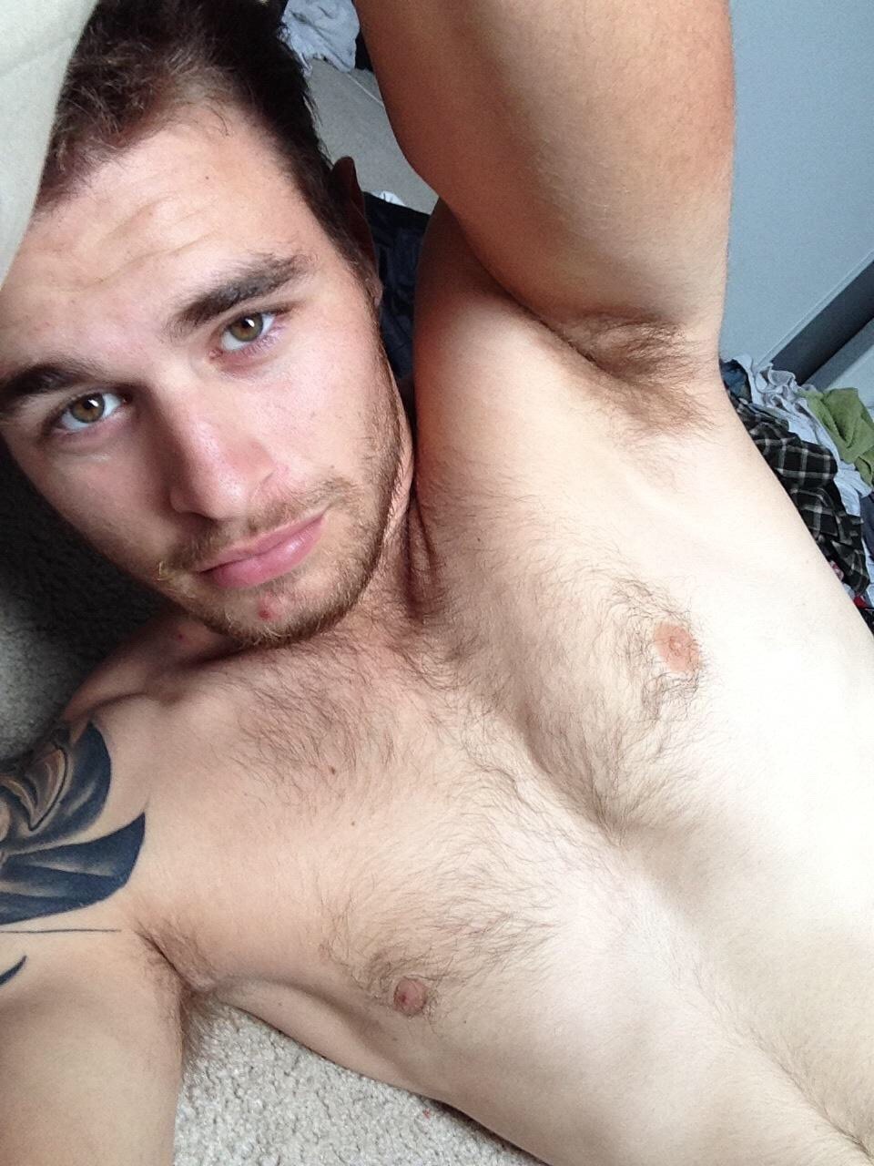garbogingerlover:  txcwbysexy:  Sexy ass stud is such a tease  😍💋😍💋😍😋😋😋