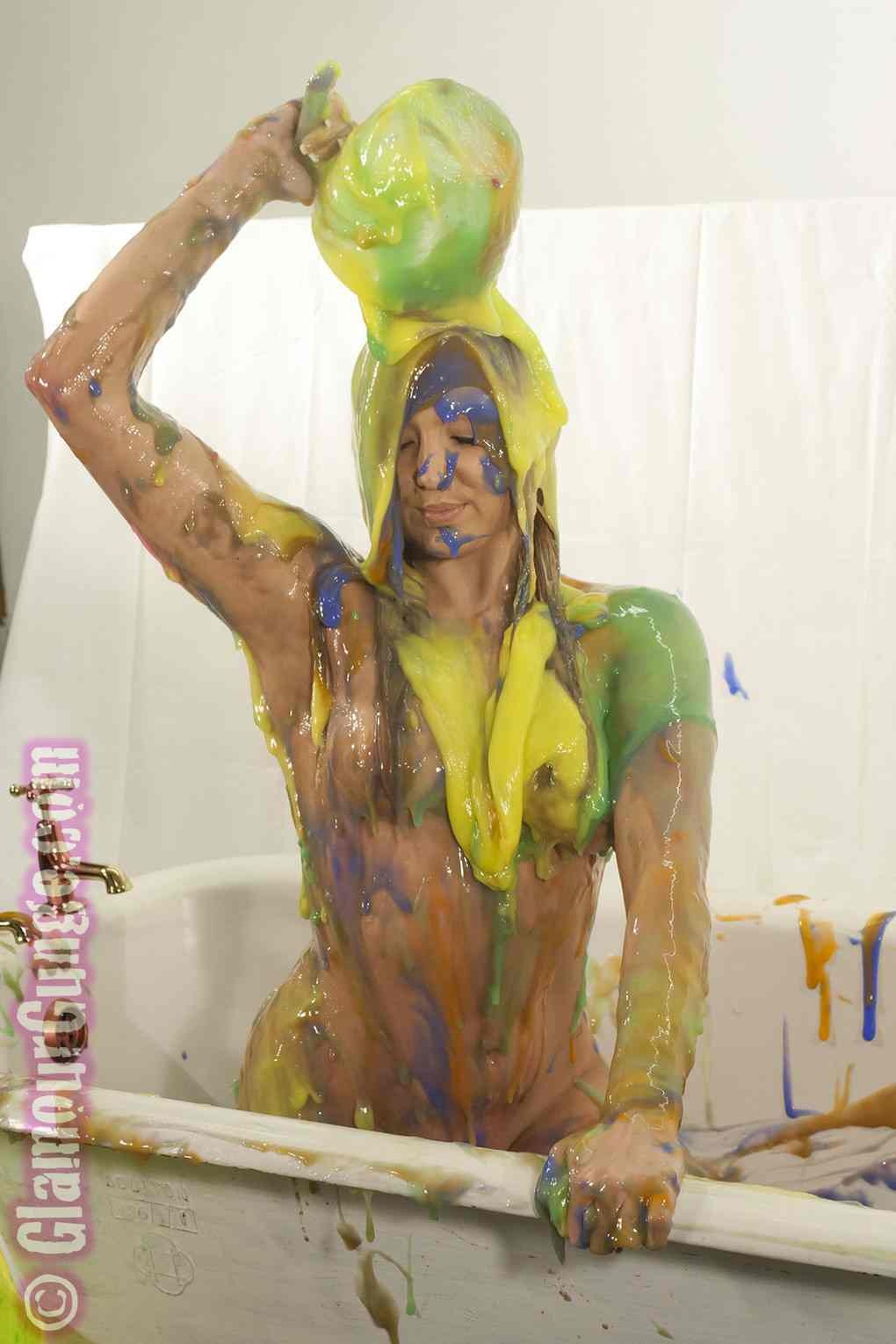 messygirlfreak:  wampicsandgifs:  GlamourGunge.com  One of the most ultimate wam
