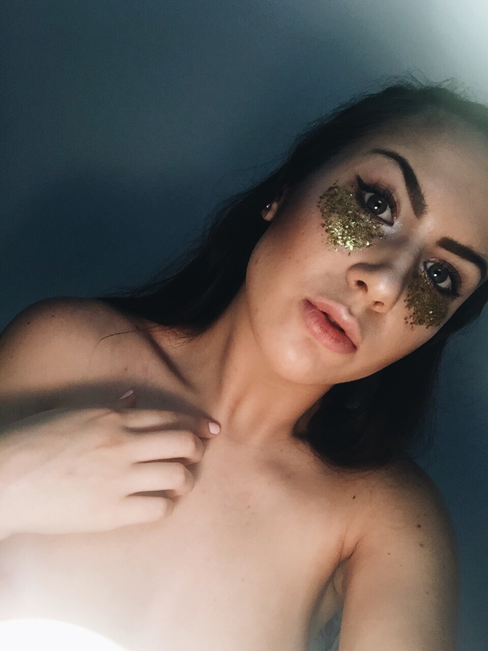 radiantjules:  why am i naked &amp; covered in glitter