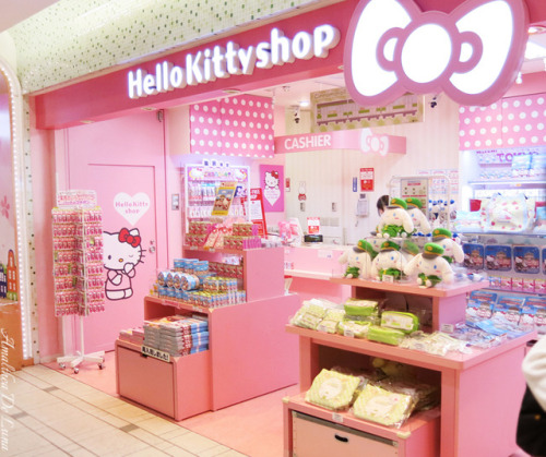 amaltheadeluna:Hello Kitty Shop in Tokyo Station
