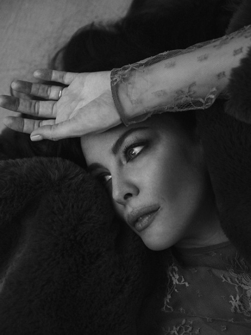 flawlessbeautyqueens:Liv Tyler photographed by Darren McDonald for Oyster Magazine (2018)