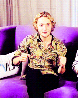 tobyregbo-deactivated20150915:  Toby’s little dance during an interview at SDCC