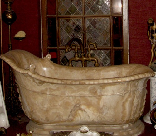 The bathtub belonging to La Paiva, a 19th-century courtesan.