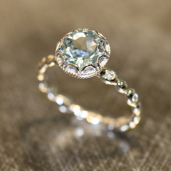 roldam:  (via Bloemen Aquamarine Engagement Ring in 14 k White deur LaMoreDesign)