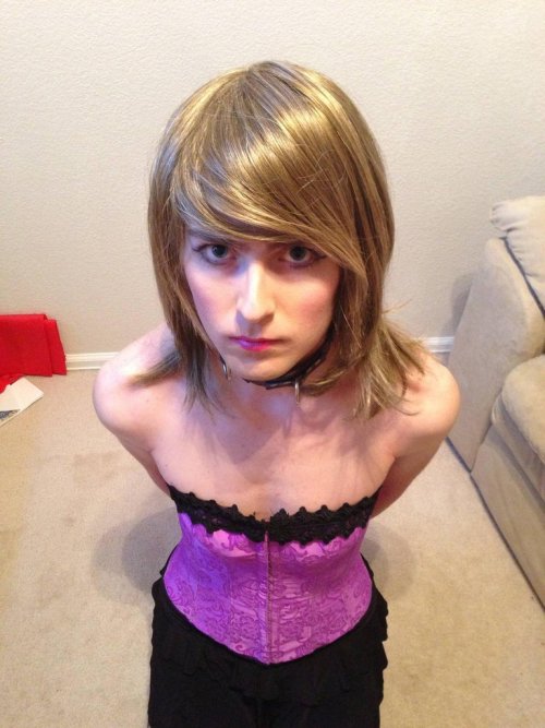 cdlover4life:  trappyfeet2:  http://www.reddit.com/user/silviasnow  I also believe that starting off on one’s knees is a VERY good place to start…