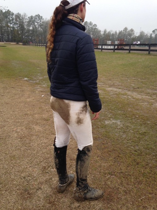 horseingaboutt:shehearshoofbeats:erinmariemcg:Equestrian problemsthis is pure goldI enjoye