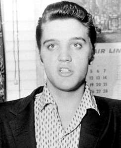 thewonderofelvis:  Elvis backstage at the